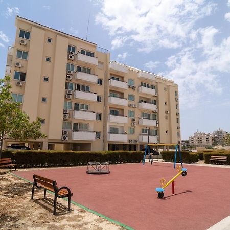 Kave Blue Mackenzie 1 Bdr Flat With Pool Apartamento Larnaca Exterior foto