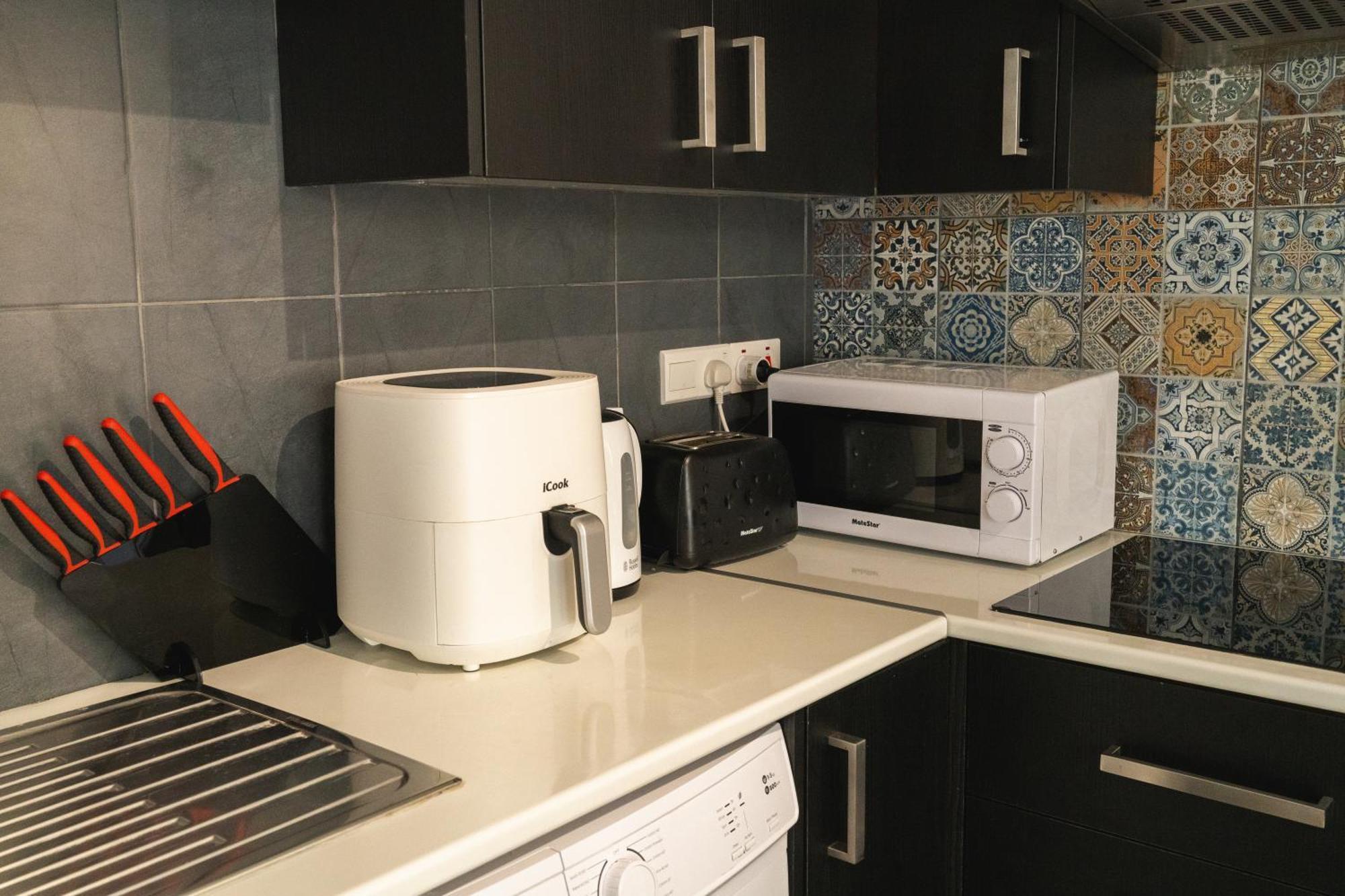 Kave Blue Mackenzie 1 Bdr Flat With Pool Apartamento Larnaca Exterior foto