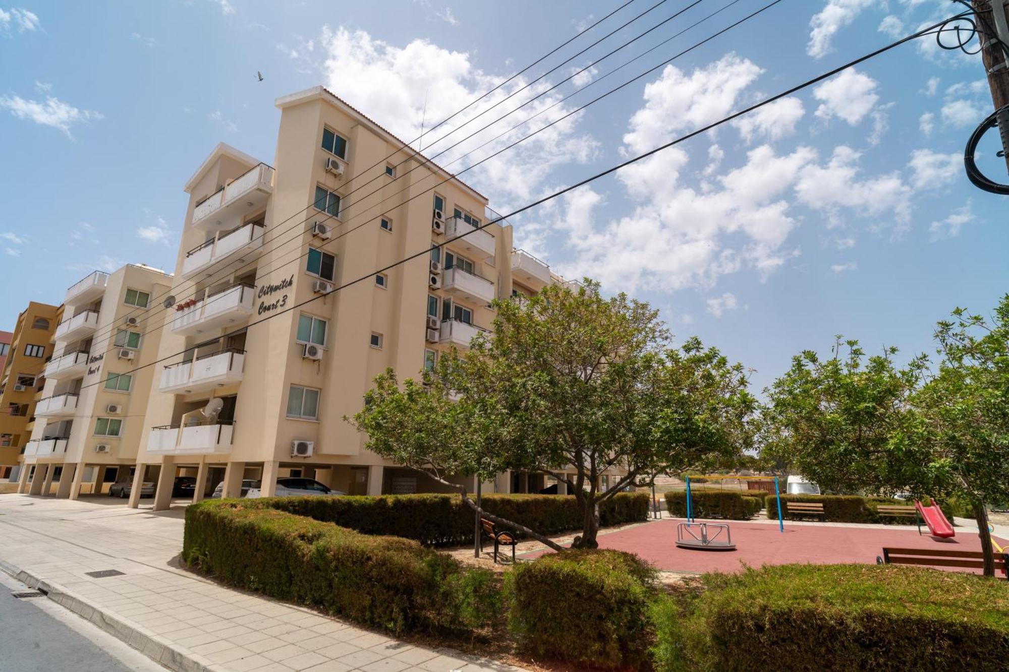 Kave Blue Mackenzie 1 Bdr Flat With Pool Apartamento Larnaca Exterior foto