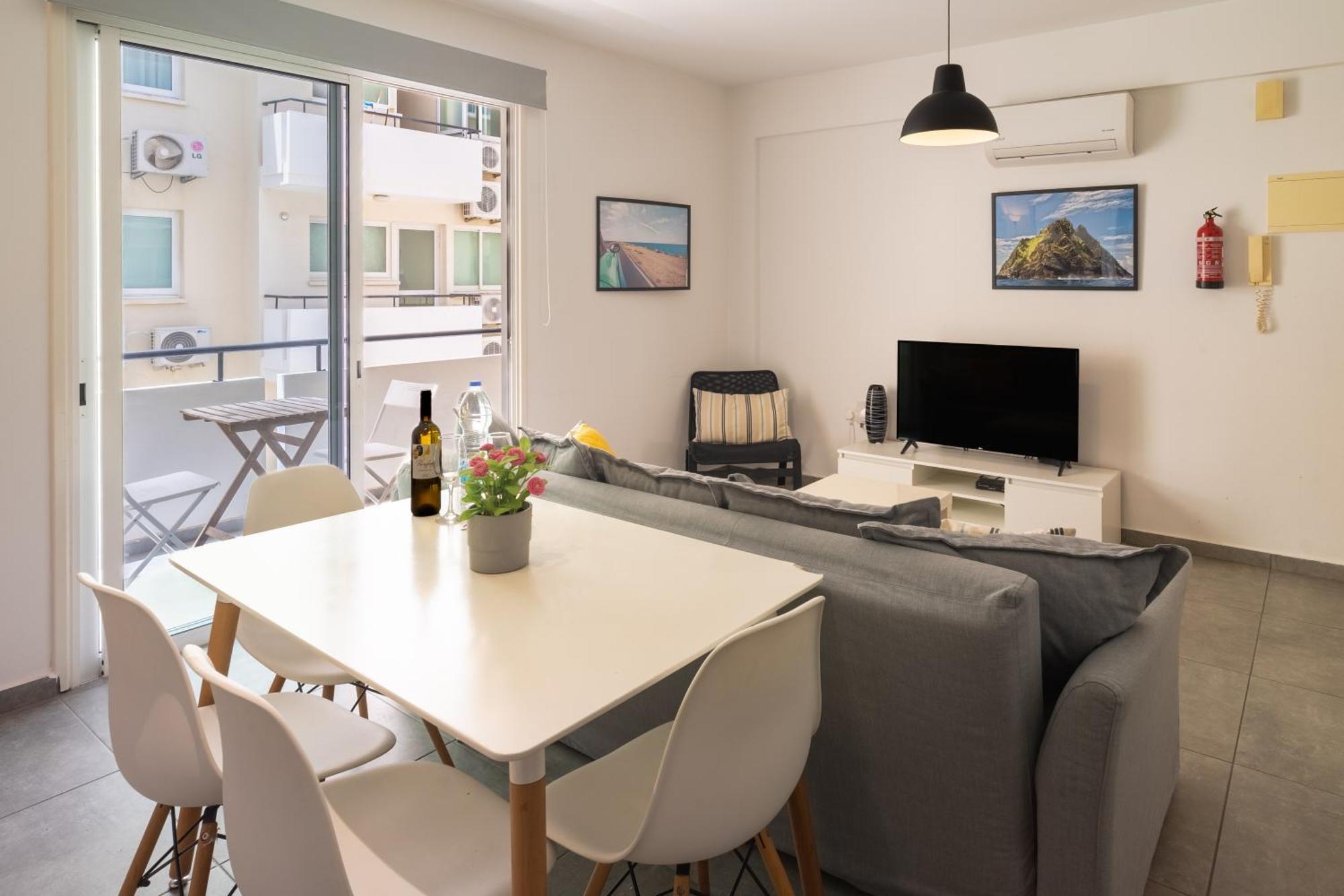Kave Blue Mackenzie 1 Bdr Flat With Pool Apartamento Larnaca Exterior foto