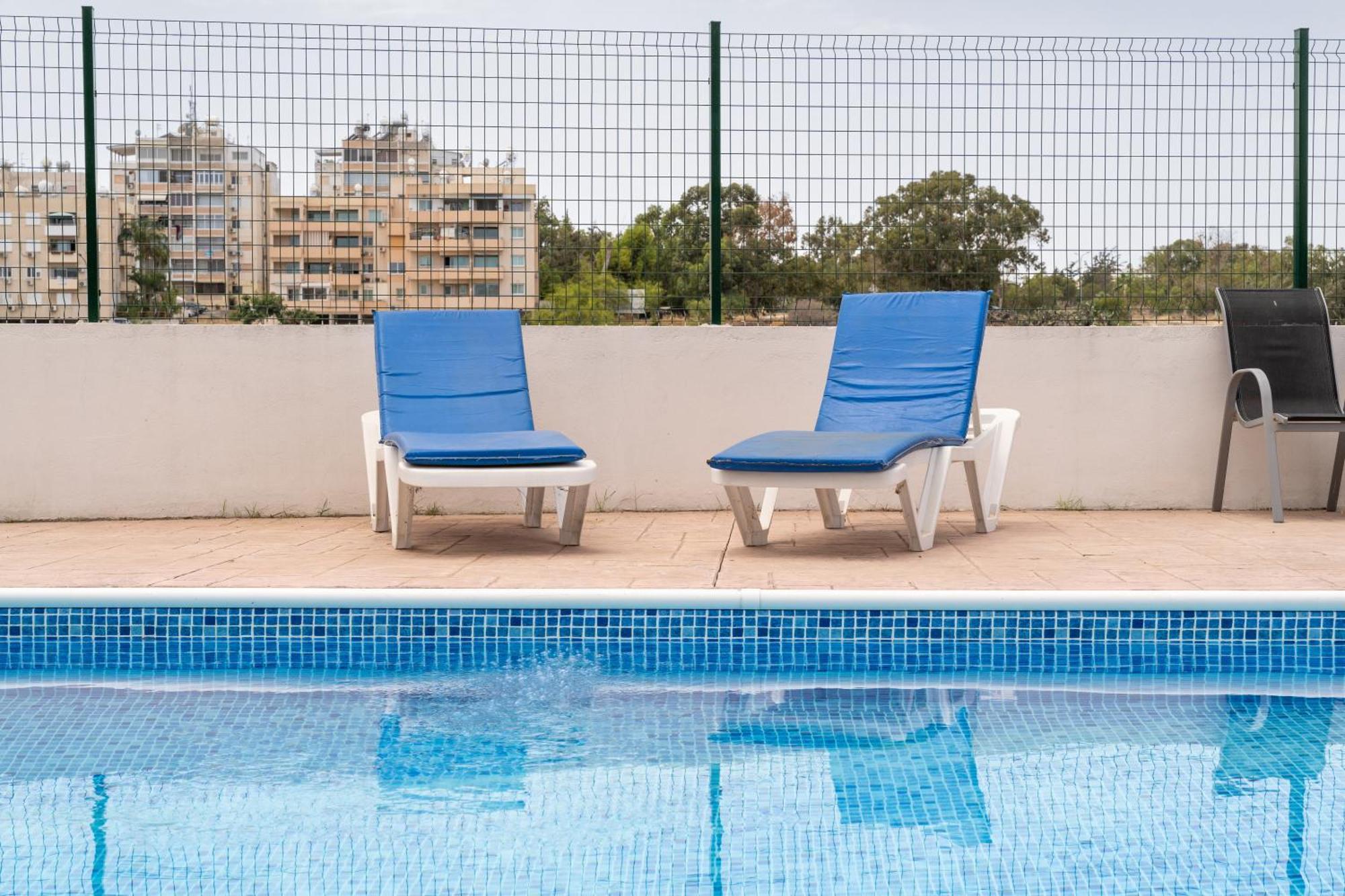 Kave Blue Mackenzie 1 Bdr Flat With Pool Apartamento Larnaca Exterior foto